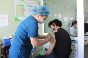 Хан-Уул Дүүргийн Засаг дарга Б.Цэрэн дархлаажуулалтын цэгт ирж танилцлаа…